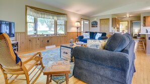 Unclassified image, 3 of 31, button - 2 Mi to Wineries: Calm Cottage on 90 Acres w/ Barn (Stewartstown)