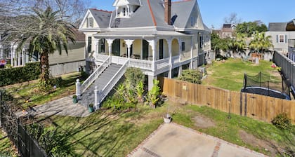 New Renovation Gated Uptown 3BR/4 Full Private Baths 1 block to Magazine St