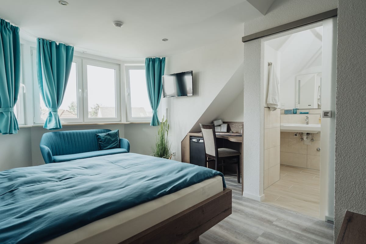 Comfort enkelrum | Minibar, värdeförvaringsskåp på rummet och skrivbord
