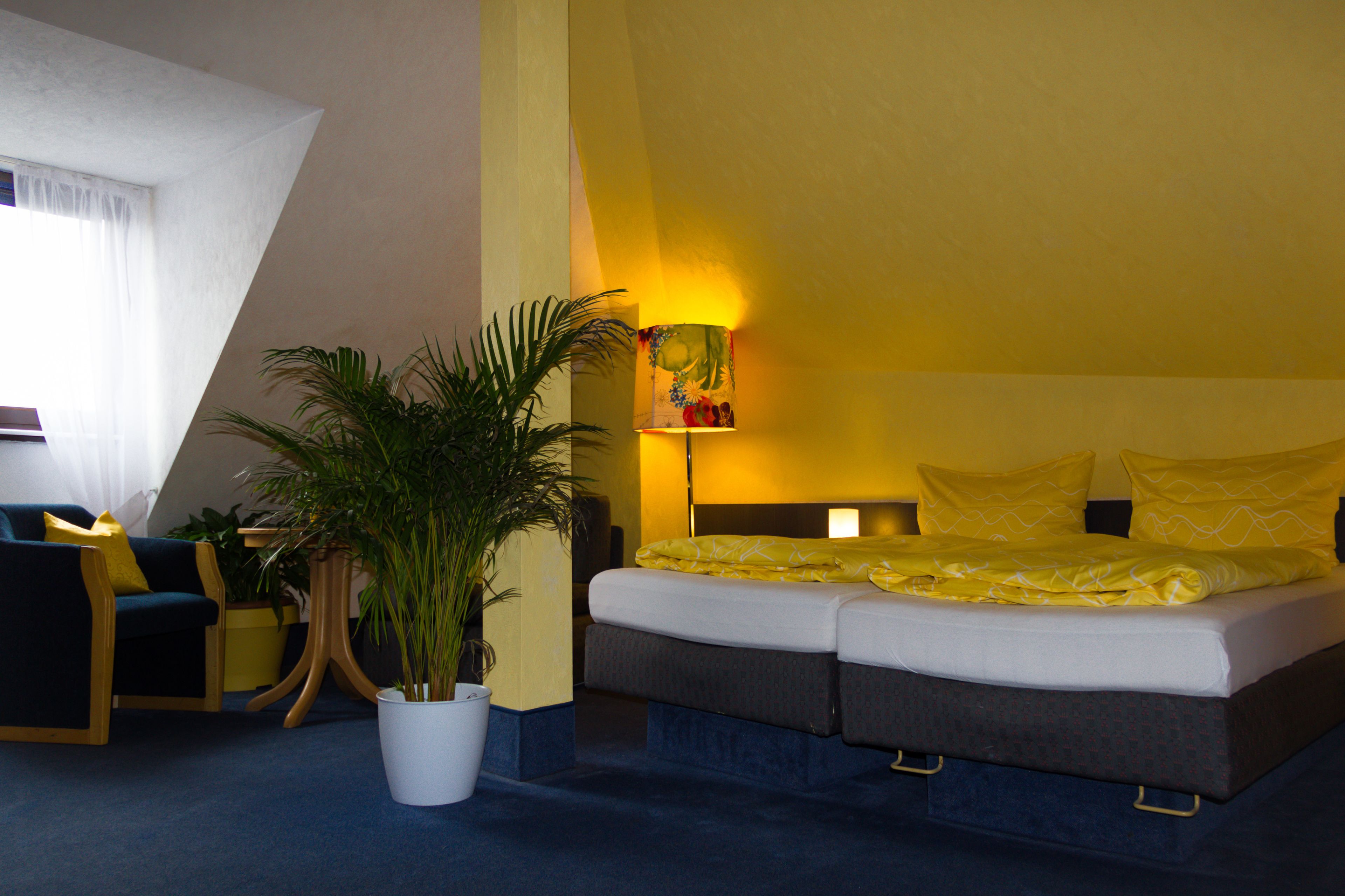 double room | minibar, in-room safe, desk, laptop workspace