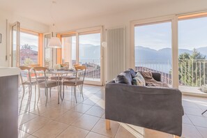 Apartment, 2 Bedrooms | Living area