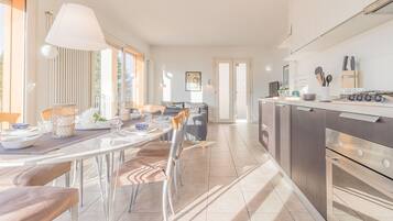 Apartment, 2 Bedrooms | Private kitchen | Fridge, microwave, oven, stovetop