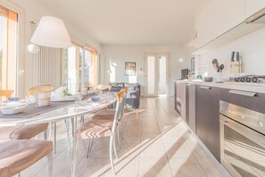 Appartamento, 2 camere da letto | Cucina privata | Frigorifero, microonde, forno, piano cottura