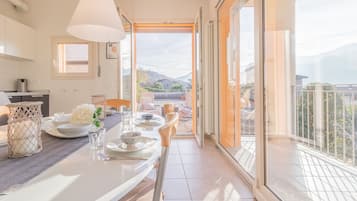 Apartment, 2 Bedrooms | In-room dining