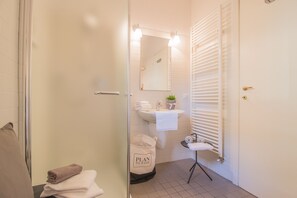 Appartamento, 2 camere da letto | Bagno | Doccia, asciugacapelli, bidet, asciugamani