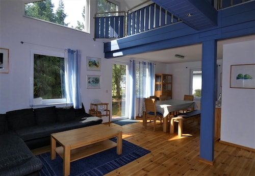 Großzügiges Ferienhaus mit Seezugang