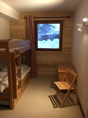 3 chambres, fer et planche à repasser, Wi-Fi gratuit