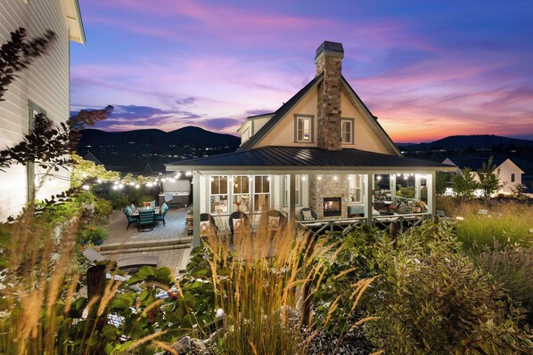 Exterior - Flip Flops & Snow Shoes at The Lookout at Lake Chelan (Chelan)