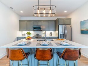 Refrigerador, microondas, horno, placa de cocina