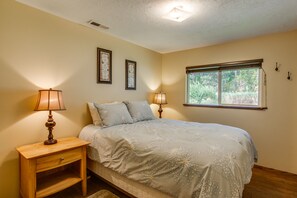 4 bedrooms, iron/ironing board, free WiFi, bed sheets - Creekside Lodging, Perfect Family Vacation, Recreation Area, Games, Pet Friendly (Leavenworth)