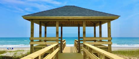 Plage, chaises longues