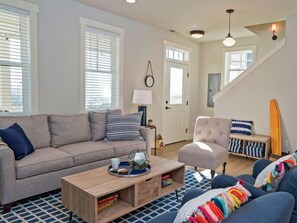 TV connectée, cheminée, chaîne hi-fi