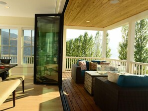 Smart TV, fireplace, DVD player, stereo - Arroyo at The Lookout at Lake Chelan (Chelan)