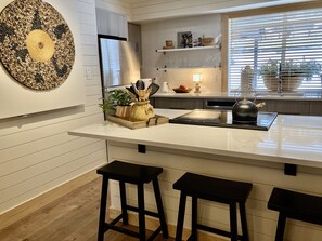 Fridge, microwave, oven, stovetop - Luxurious 2 bedroom, plenty of unit amenities, slope side location (Winter Park)