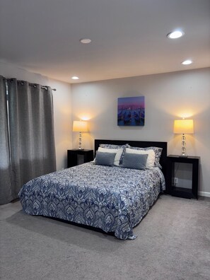 4 bedrooms, desk, iron/ironing board, travel cot