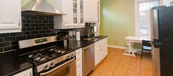 125 Year Old Rowhouse Near Union Market / National Mall / Museums & Restaurants