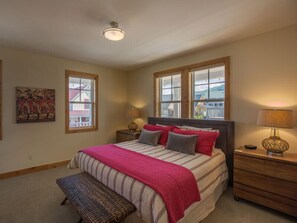 4 bedrooms, iron/ironing board, free WiFi, bed sheets