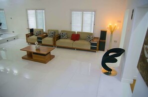 Family Apartment, Multiple Beds, Non Smoking | Living area