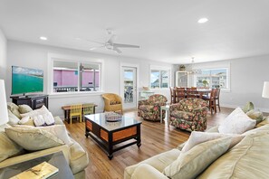 TV - Lone Star - Updated Gulf-View Home in Gulf Trace of Grayton Beach, Private Pool! (Gulf Trace)