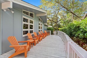 Terrace/patio - Salty Dawg - Grayton Beach, 30A, Close to the Red Bar, Bike to Seaside! (Grayton Beach)