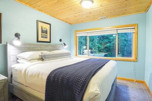 3 bedrooms, iron/ironing board, travel cot, free WiFi