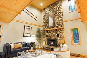 Smart TV, fireplace, DVD player, table tennis