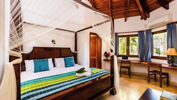 5 slaapkamers, een kluis op de kamer, een strijkplank/strijkijzer