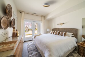4 bedrooms, iron/ironing board, free WiFi, bed sheets
