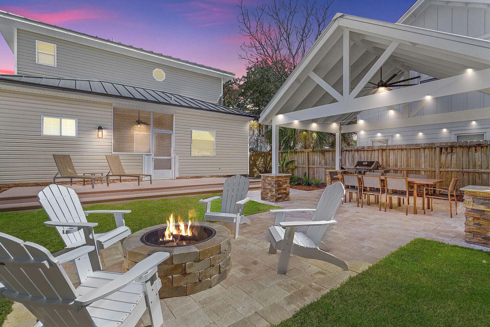 Happy Thoughts - Newly Renovated, Great Backyard Space, Walk to Beach + Red Bar!