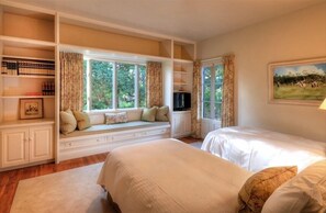 4 habitaciones, escritorio, tabla de planchar con plancha y wifi gratis