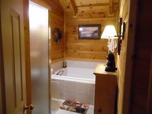 Boblebad, hårføner, håndklær og såpe