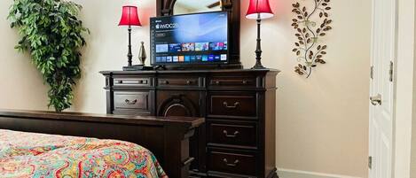 3 bedrooms, desk, iron/ironing board, free WiFi