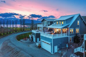 Lake & Mountain Views at Sunset - Hacienda del Lago at Chelan Lookout Vacation Rentals (Chelan)