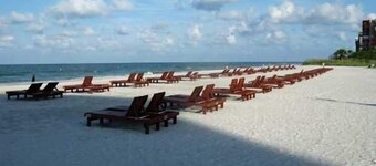 ¡GUAUU! 35% DE DESCUENTO BEACH CONDO Sleep4, SILLAS. CIUDAD 2 BLOQUES ... COMER, PUBS, COMPRAS. PAS DE JOHN