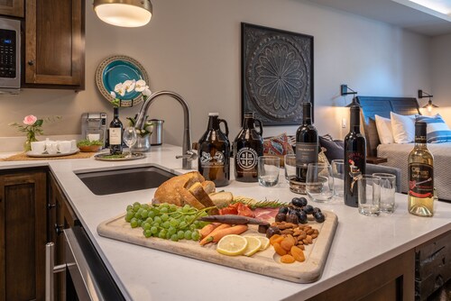 Paso Park Suite 204-Balcony Overlooking Town Square in Downtown Paso Robles!