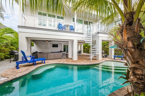 Luxury Home with Pool, Rooftop Deck, and Gulf Views! 1.5 Blocks to Beach
