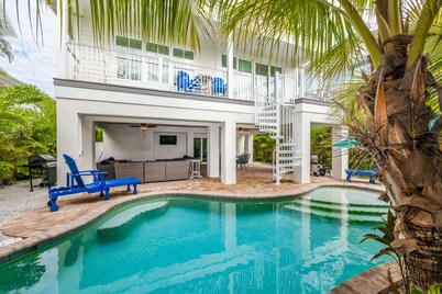 Luxury Home with Pool, Rooftop Deck, and Gulf Views! 1.5 Blocks to Beach