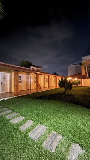 Kamer, 1 twee- of 2 eenpersoonsbedden, 1 tweepersoonsbed | Uitzicht vanuit de kamer
