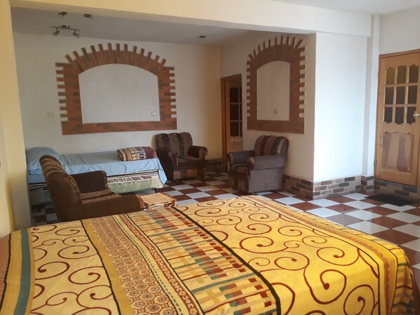 Iron/ironing board, rollaway beds, free WiFi