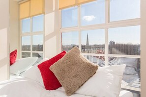 Estúdio luxo | Cofres nos quartos, individualmente decorados