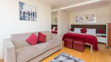 Monolocale Standard | Area soggiorno | TV LCD