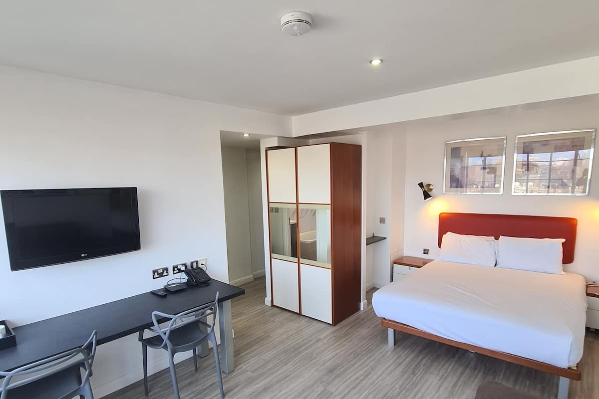 In-room safe, individually decorated, individually furnished, desk