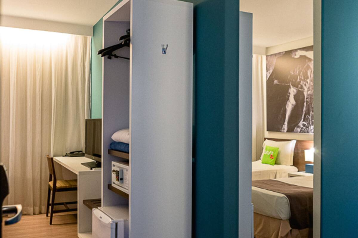 Frigobar, cofres nos quartos, cortinas blackout, Wi-Fi de cortesia