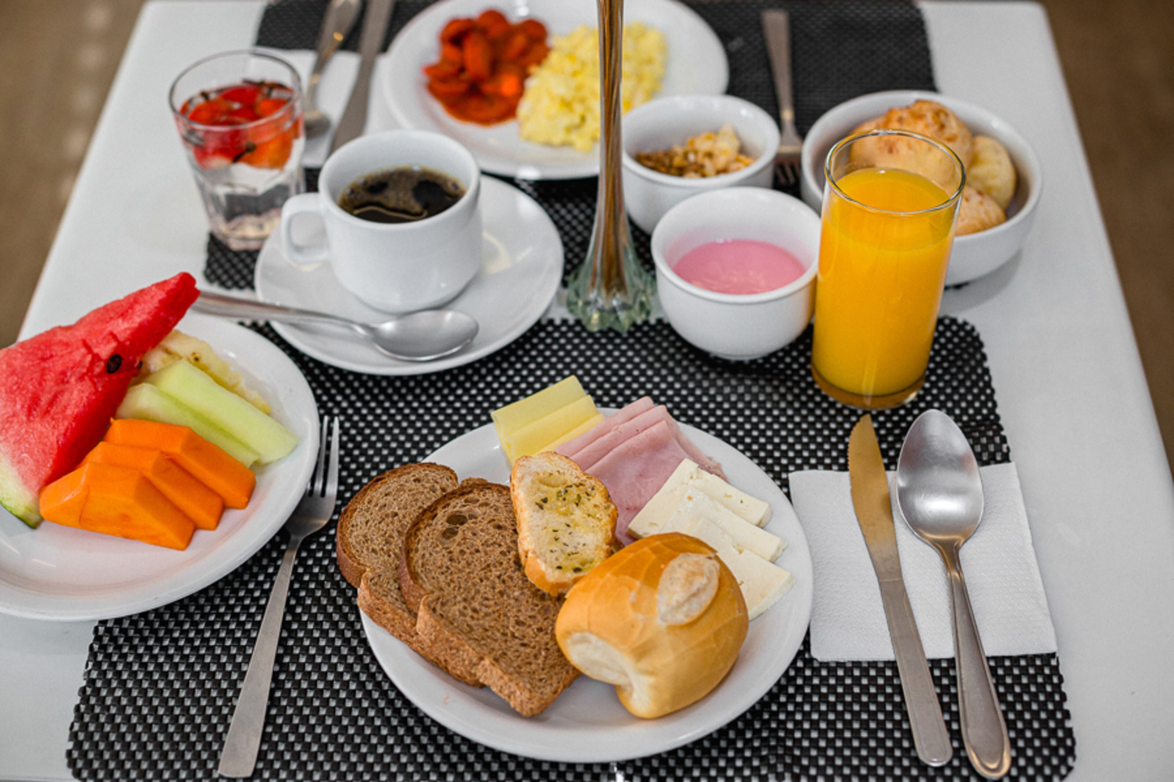 free daily continental breakfast