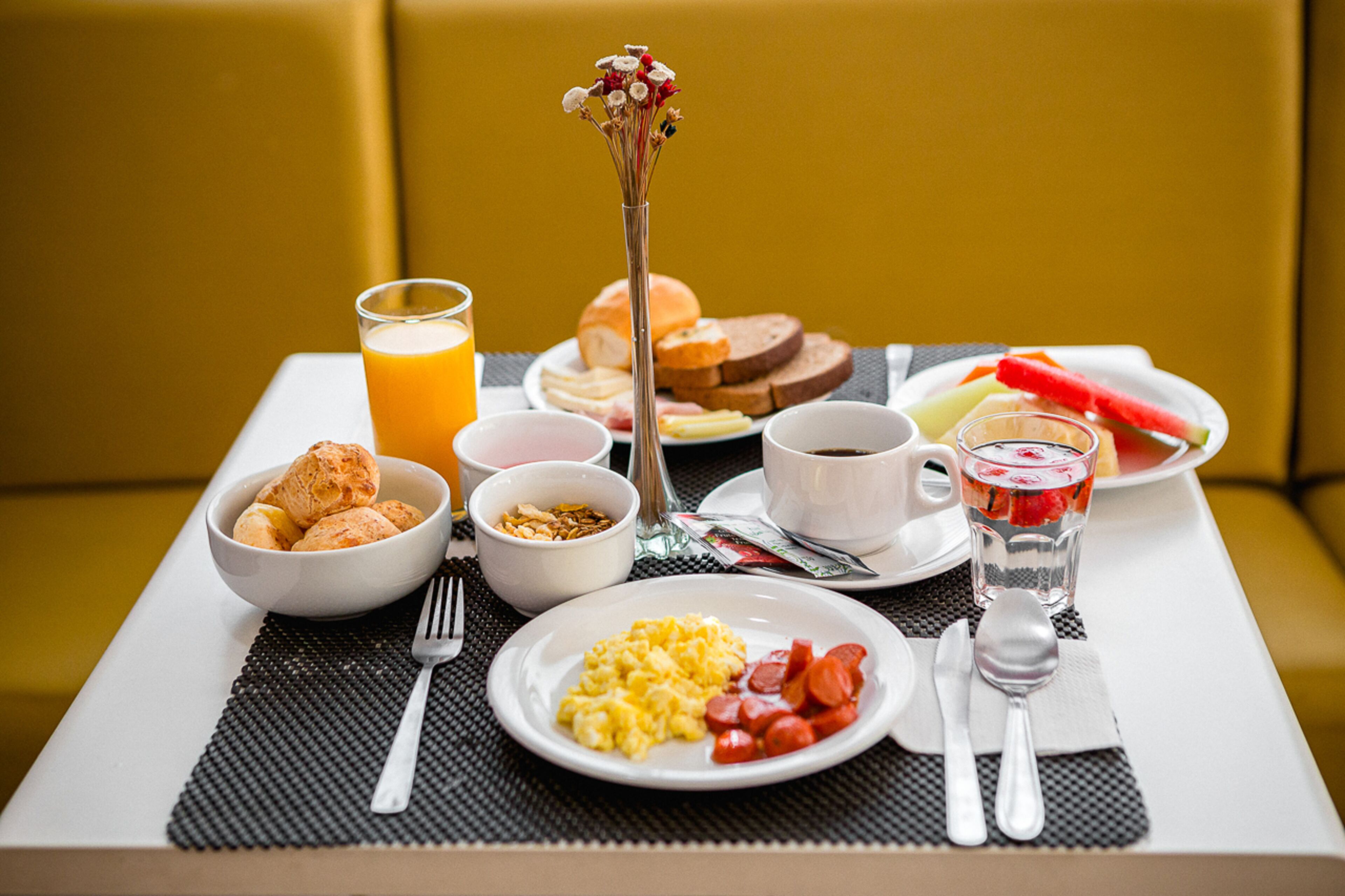 free daily continental breakfast