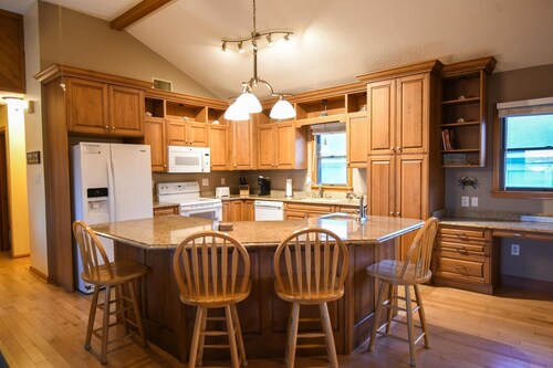 The Cape - Updated home on the east side of the bypass