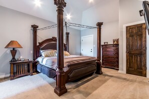 4 bedrooms, iron/ironing board, WiFi, bed sheets - Lake Travis Acreage with Hilltop Views (Austin)