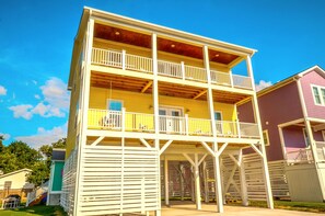 Exterior - Luxury Carolina Beach Home- NEW HOUSE- sleeps 6 (Carolina Beach)
