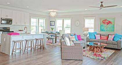 Luxury Carolina Beach Home- NEW HOUSE- sleeps 6