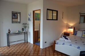 1 chambre, fer et planche à repasser, lit parapluie, Wi-Fi gratuit